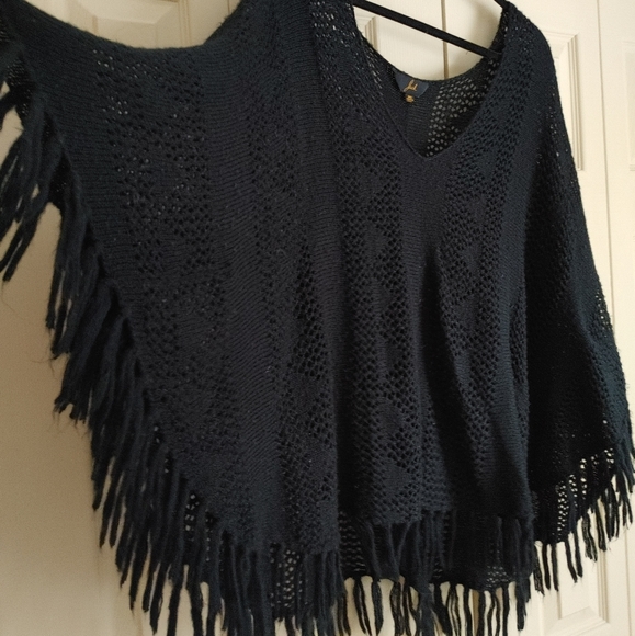 Jack BB Dakota Black Knit Poncho - Picture 5 of 14